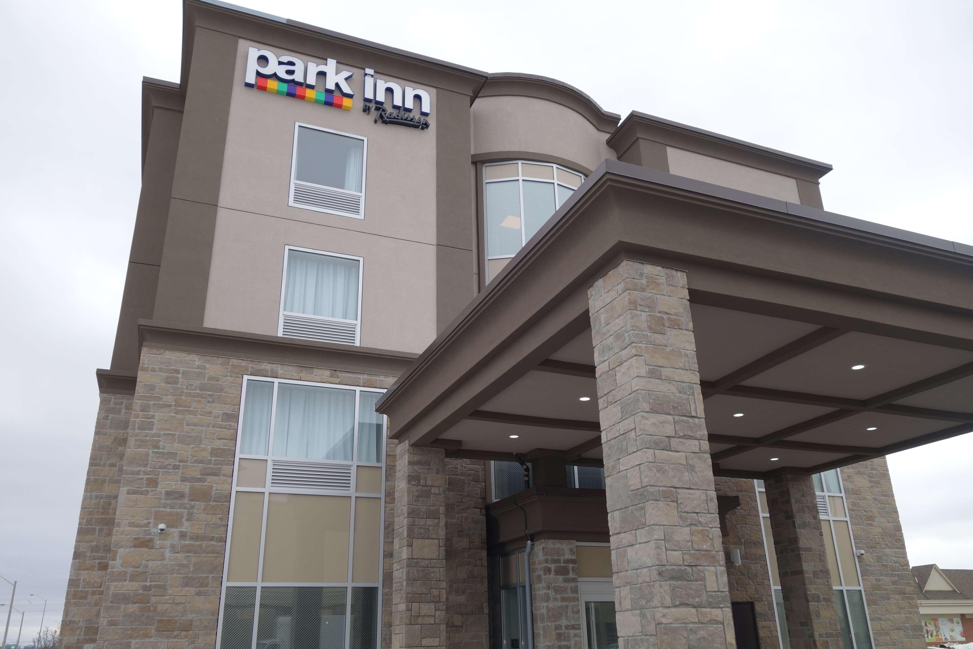 Park Inn By Radisson Brampton, On Exteriör bild